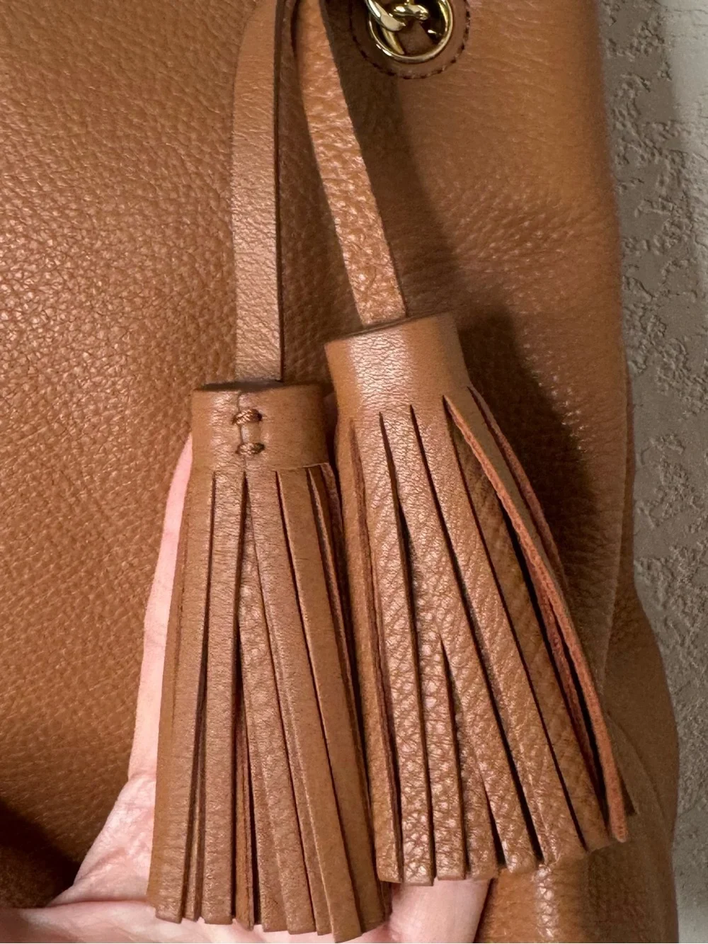Tory Burch tassel tote,Pebbled Leather,beautiful condition,whip stitch logo,